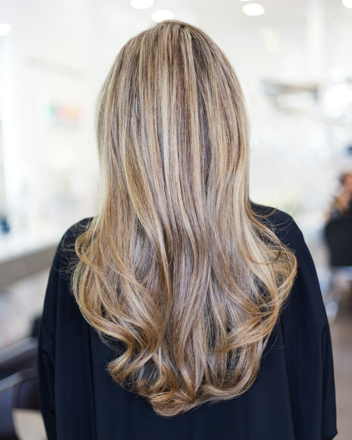 Pelo largo con color y ondas